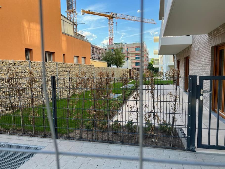 Three Bedroom Apartment In City Centre With A Grand Garden Франкфурт-на-Майне Экстерьер фото